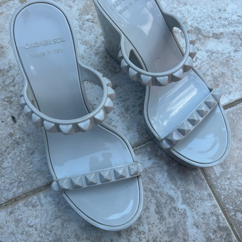 Carmen Sol White Studded Wedge Sandals - Picture 3 of 6